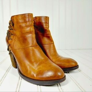 Steve Madden genuine leather size 10 slight wear, beautiful condition!